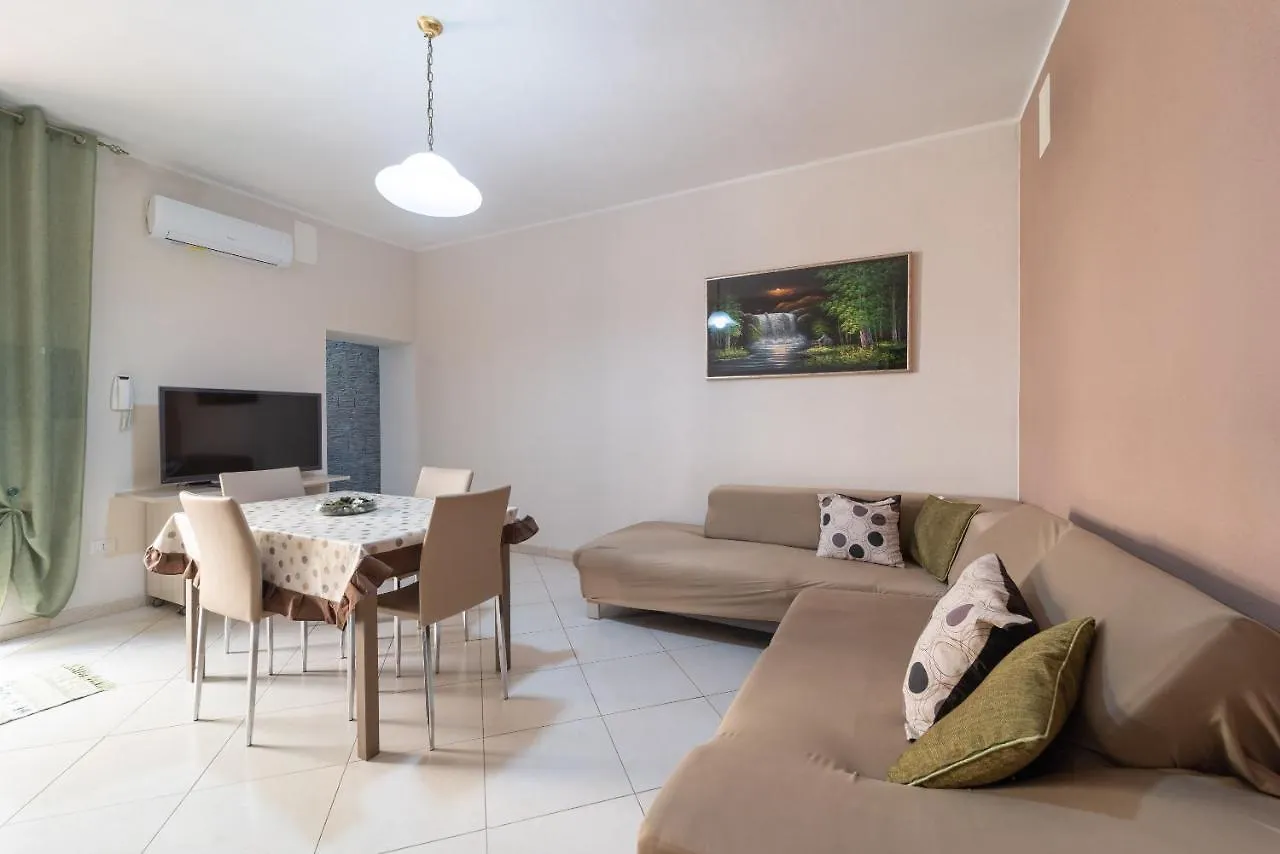 Miros Apartment ألغيرو 0*,